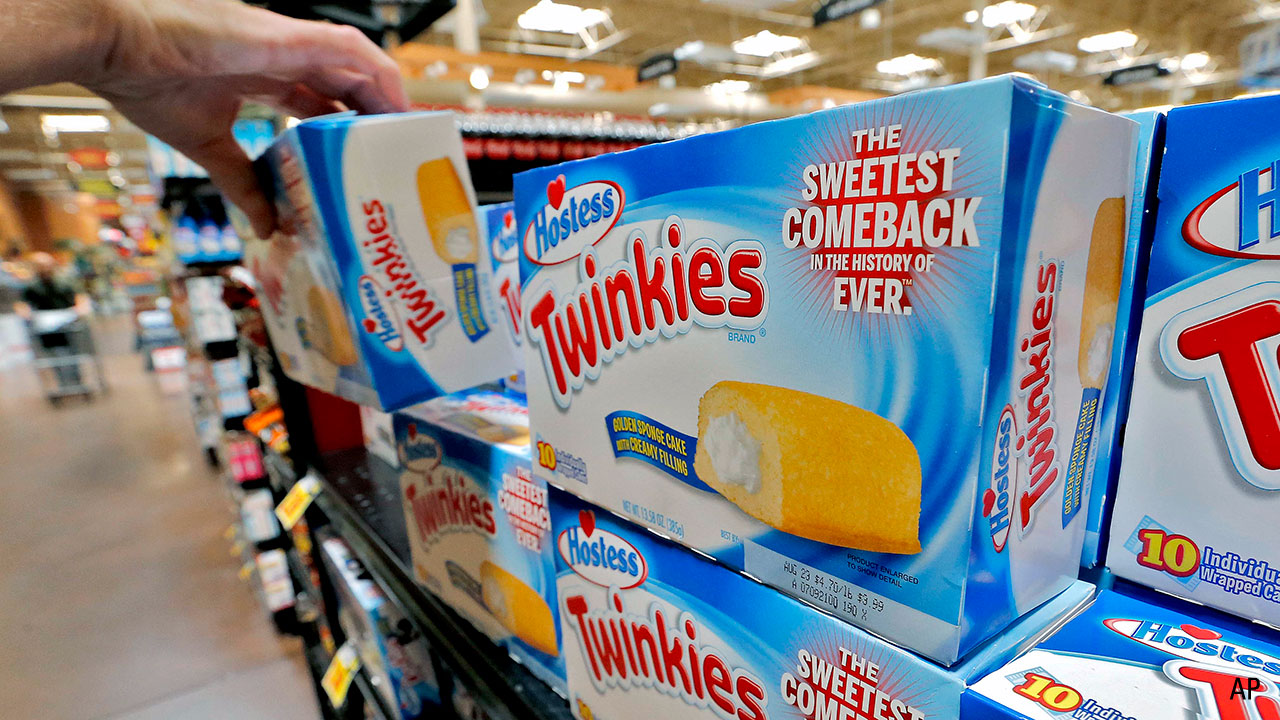 Supermarket shelf with Twinkies